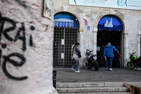 Un gâchis l université d Aix Marseille ferme la fac d économie et