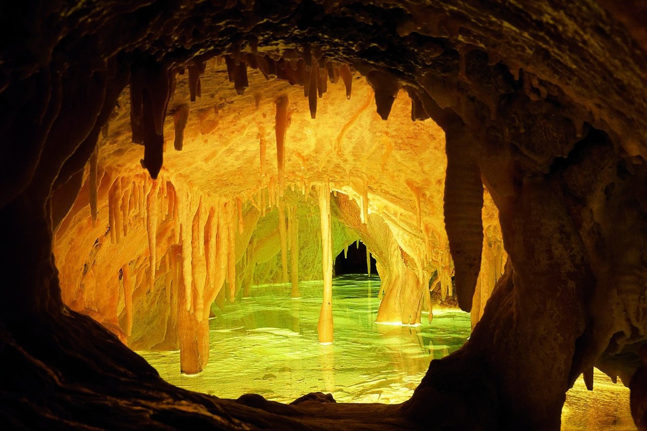 Azas cave. Пещера Дрипстон Австрия. Пещера Харрисонс-Кейв.