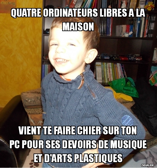 Quatre ordinateurs libres à la maison