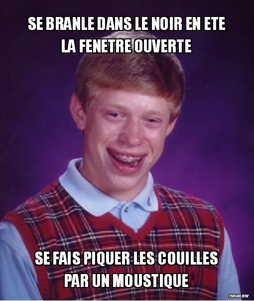 Se branle dans le noir en été la fenêtre ouverte