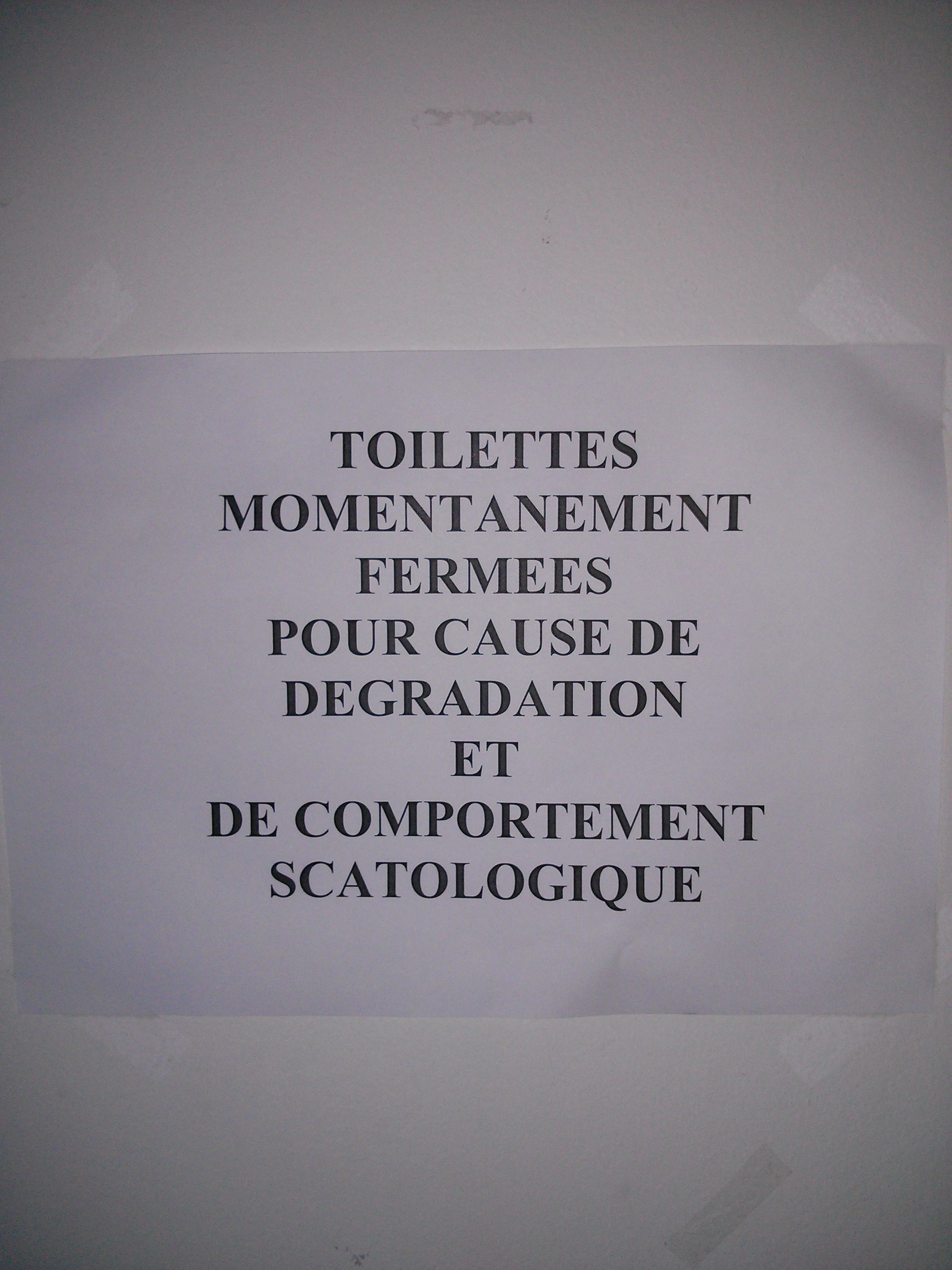 En allant pisser au lycée ce matin