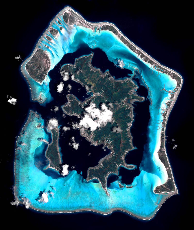 Atoll océanique vu du ciel  