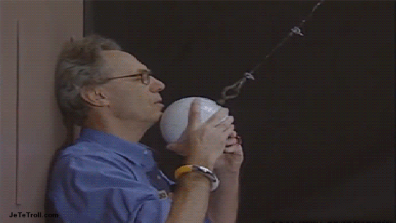 Miley Cyrus a encore frappé!