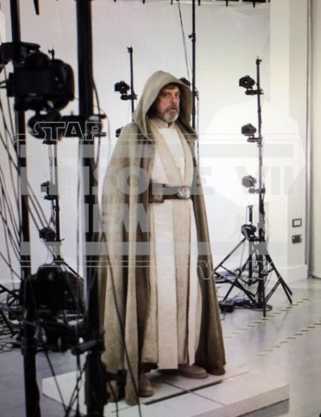 Photo de Luke Skywalker sur le tournage de Star Wars VII.