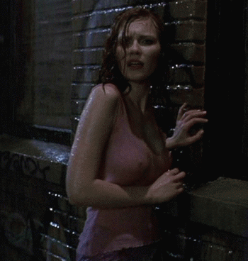 Kirsten Dunst sexy sous la pluie ! 