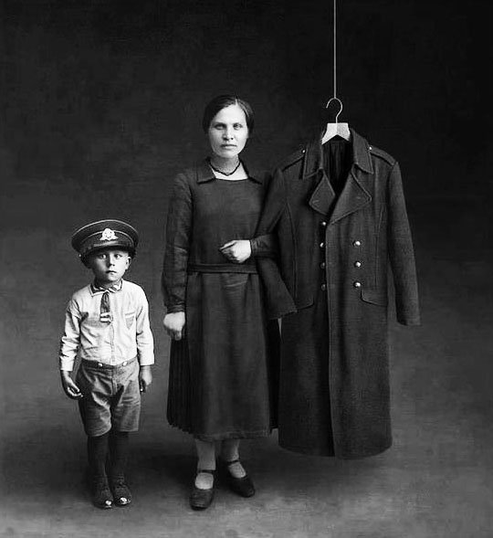 &quot;Invisible dad, result of war&quot; par Evaldas Ivanauskas, 1926