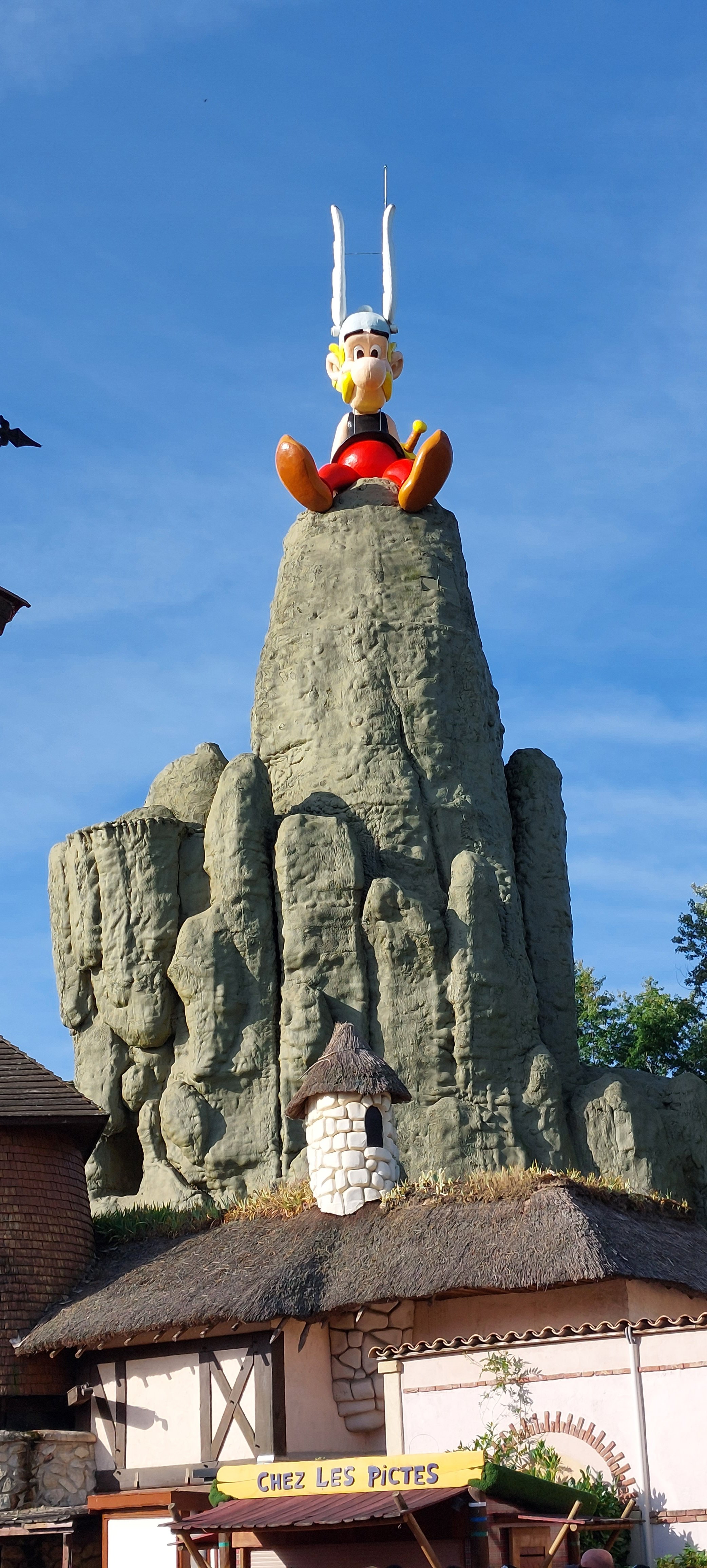 Aujourd'hui je suis allé au parc asterix... j'ai fait la nouvelle attraction TOUTATIS...PUTAIN C'EST ÉNORME Bonne soirée