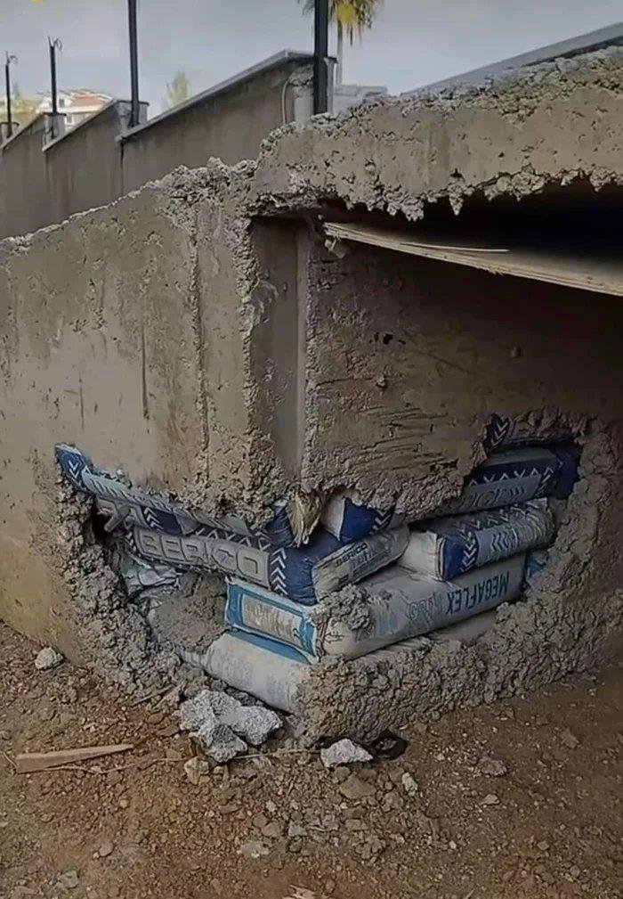 Quand ton Boss te demande de prendre du ciment pour faire un mur !
