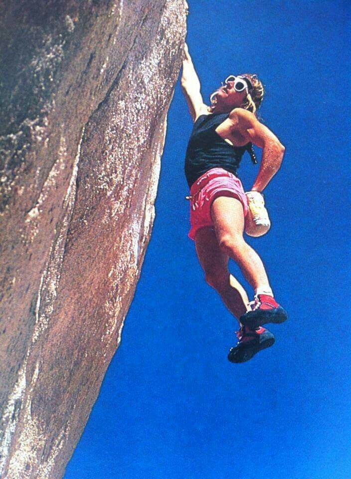 16 novembre 2012 : Patrick Edlinger, figure mythique de l'escalade qui avait bravé tous les dangers à mains nues se tuait accidentellement en faisant une chute dans ses escaliers.