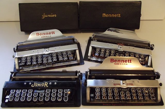 Les plus petites machines à écrire jamais fabriquées, produites pour la première fois en 1907.