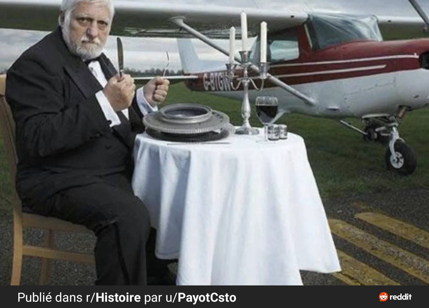 Michel Lotito était un artiste grenoblois devenu célèbre pour manger des objets en métal. Connu sous le nom de Monsieur Mangetout, il a volontairement consommé des objets comme des vélos, des caddies, des télévisions, et même un avion entier.