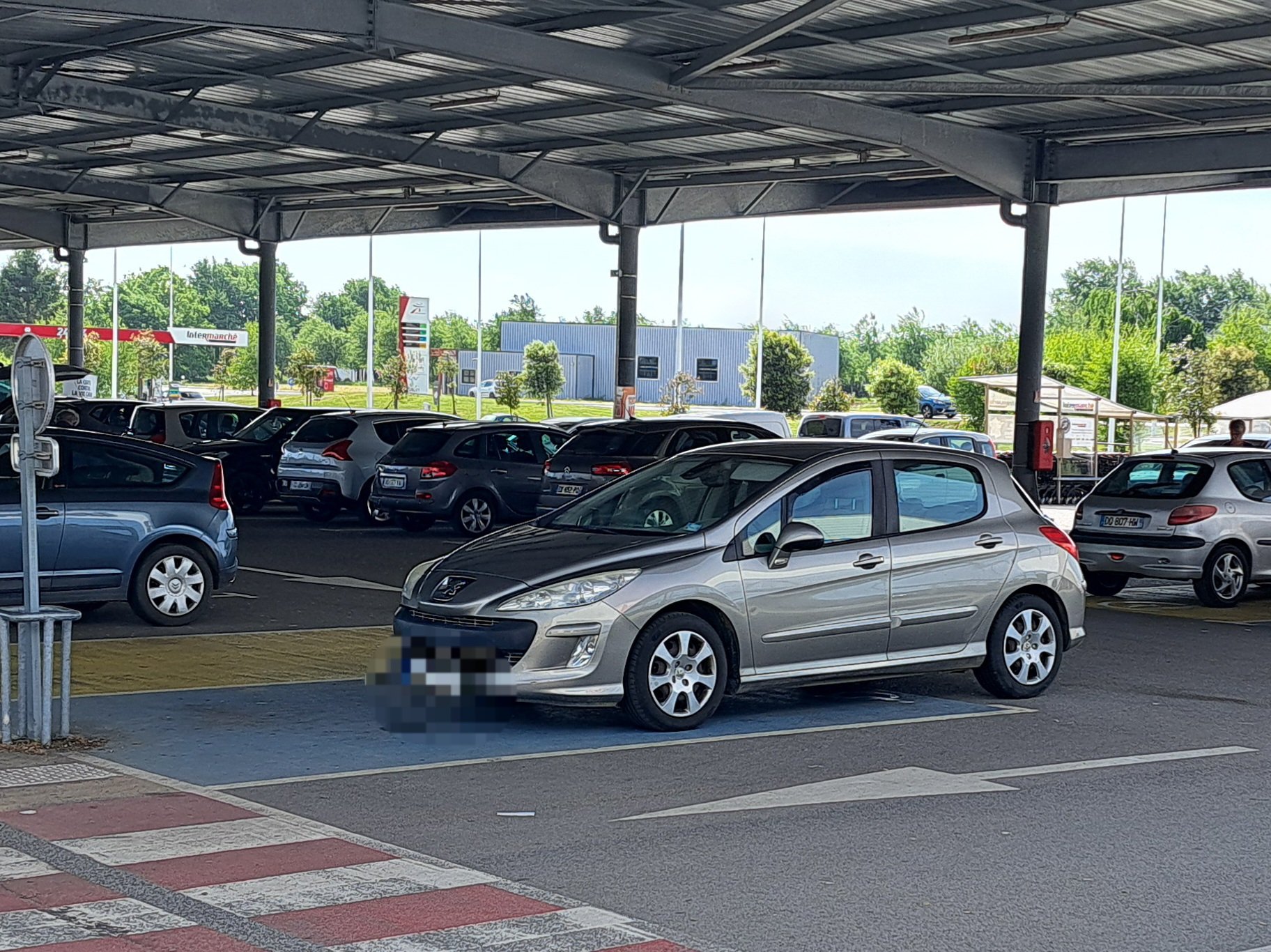 Stationnée, oui mais...Je m'inquiète juste de sa faculté à conduire correctement sur la route