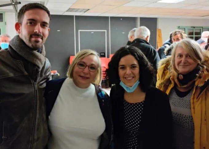 Photo souvenir , mais qui peu bien être le gentil monsieur ?