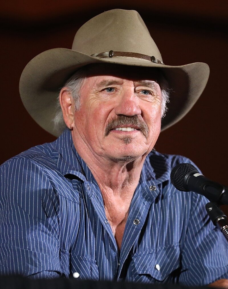 Joyeux Anniversaire à Tom Wopat, qui fête aujourd'hui ses 74 ans...