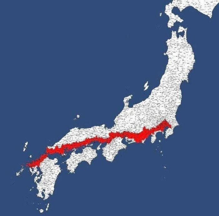 Le Japon divisé en deux part égales de 63.7 millions d'habitants