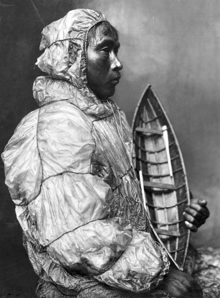 Vêtements imperméables, fabriqués depuis des milliers d'années par les communautés autochtones.