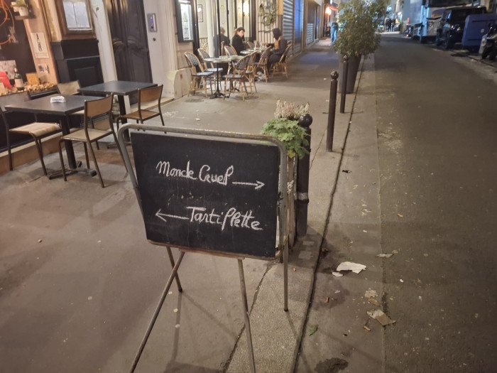Pendant ce temps là dans les rues de Paris