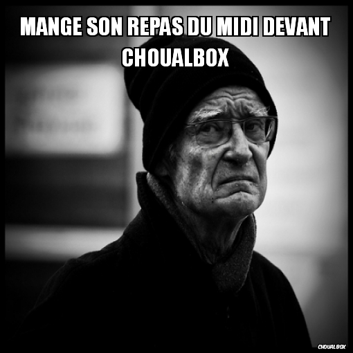Mange son repas du midi devant choualbox