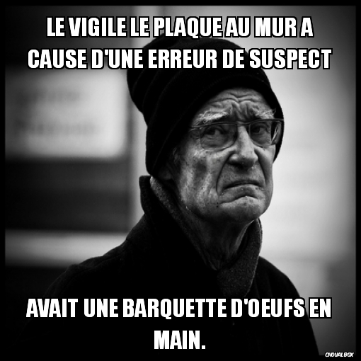 Le vigile le plaque au mur 