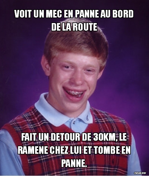 VOIT UN MEC EN PANNE AU BORD DE LA ROUTE