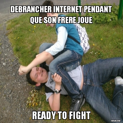 \"A table! Tu réponds pas? Ok!\"