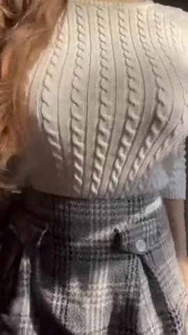 T'es toute nue sous ton pull,