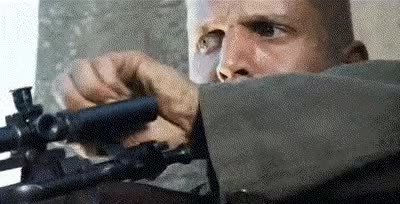 Béni soit l’Éternel, mon rocher, qui exerce mes mains au combat, mes doigts à la bataille