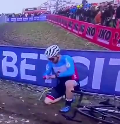 Neymar serait sorti sur civière avec 6 mois d'indisponibilité.