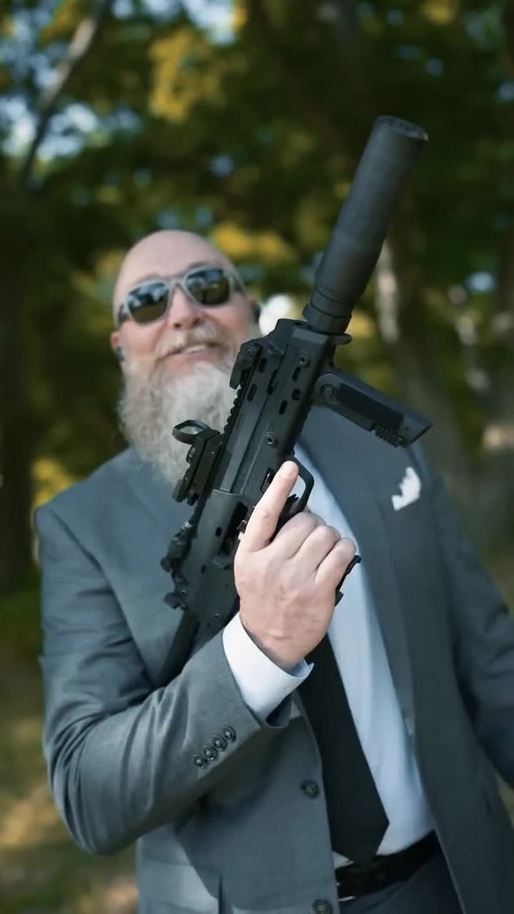 How to Use a Full Auto HK MP7 - Keepin' it CLASSY✌️