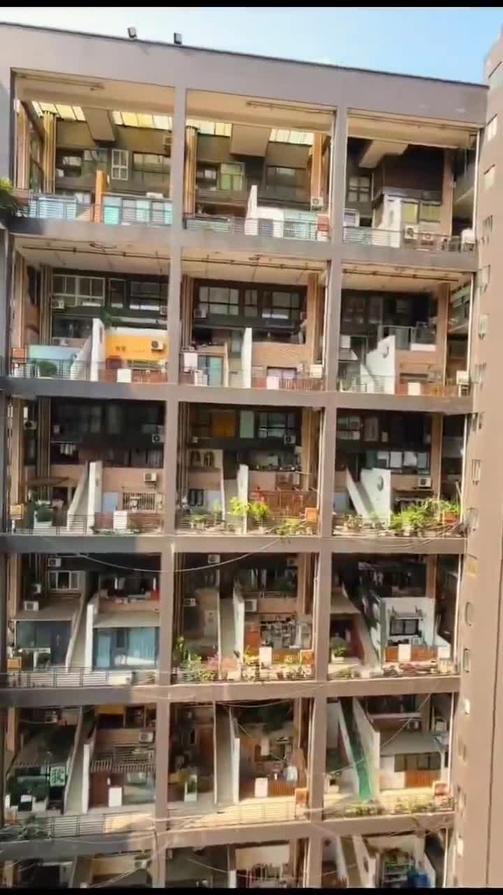 Ceci n'est pas une maison de jouet, c’est un immeuble résidentiel à Chengdu en Chine.