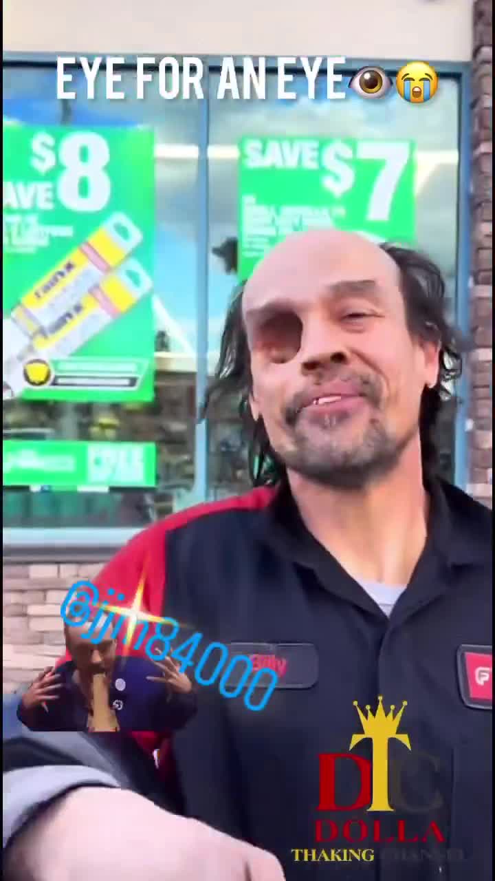 Je veux pas le voir dégueuler lui...