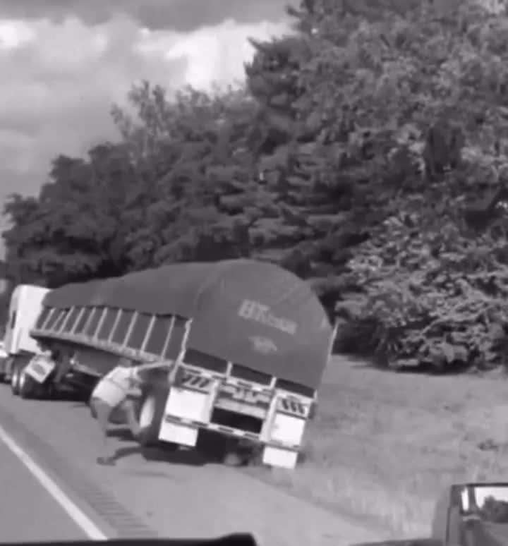 You are not helping / Vous n'aidez pas...