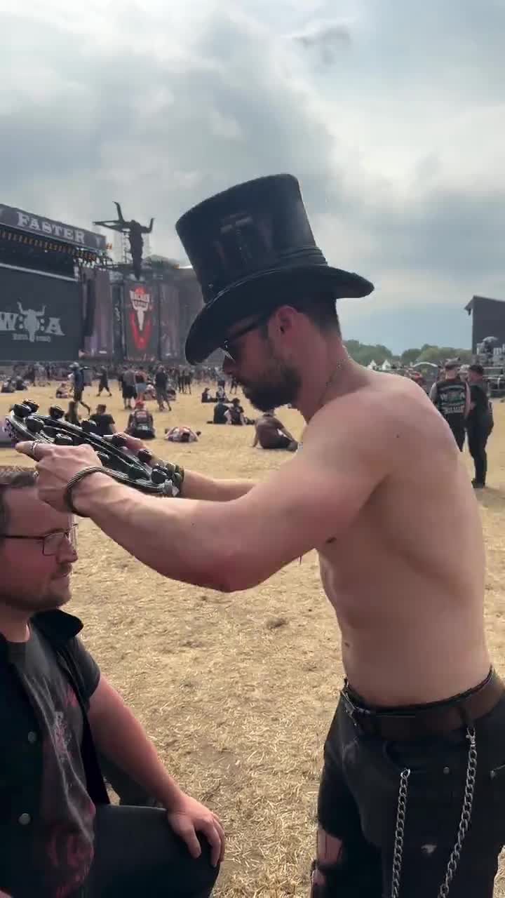 Les Chapeaux de Marcos Souto.