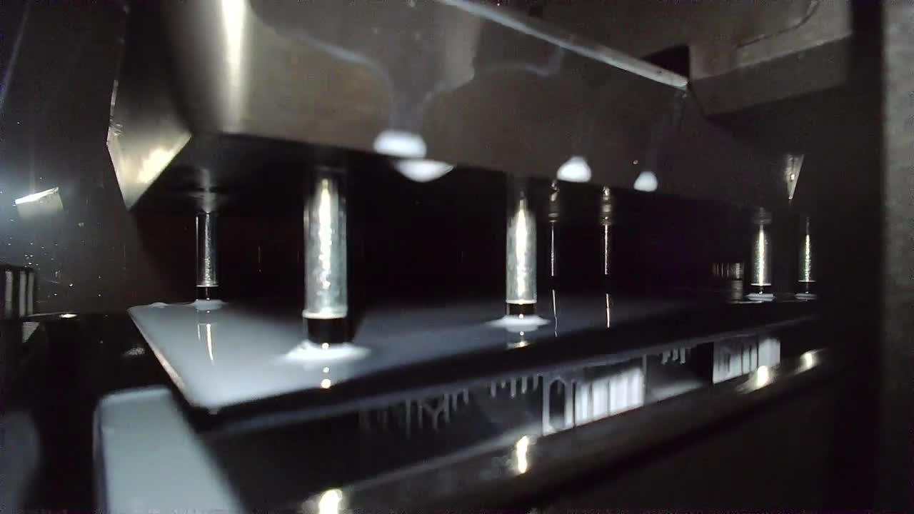 Timelapse d'une impression de bateaux. J'ai eu un léger décalage à cause d'un effet de succion sûrement mais avec un bon ponçage, ça se verra plus