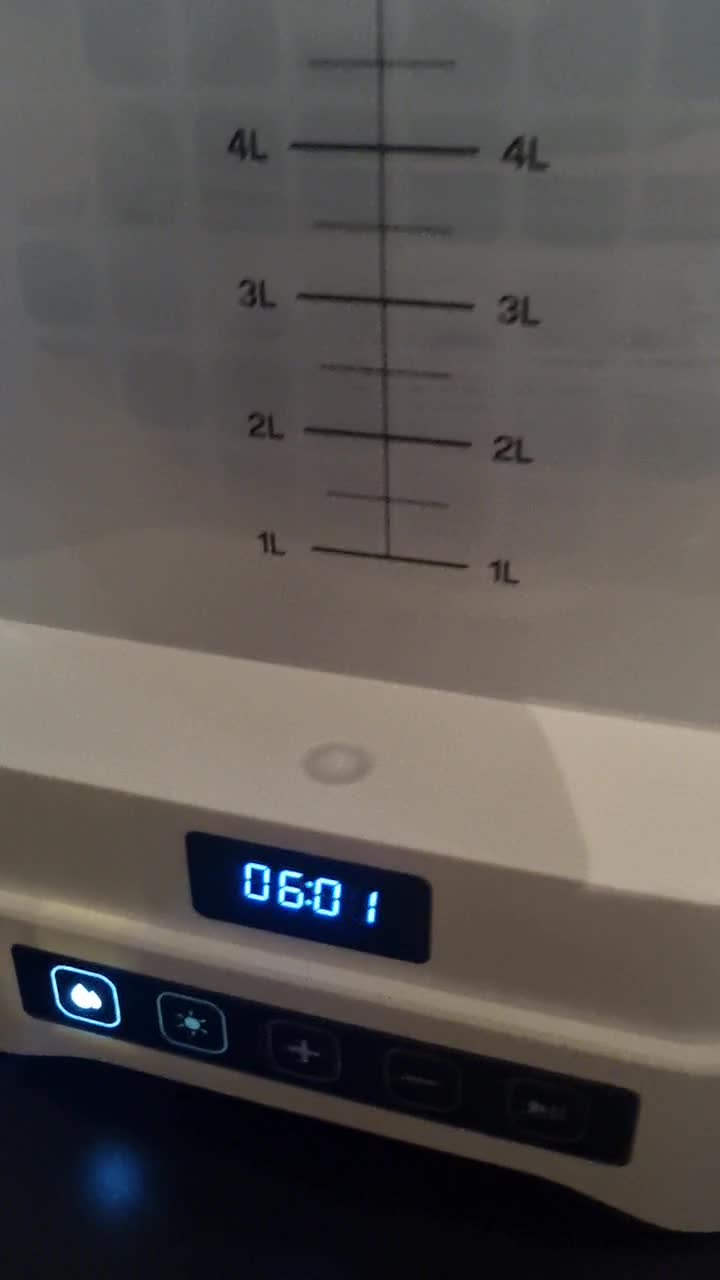 Première utilisation de la nouvelle wash and cure de elegoo. Le bac est énorme, ça consomme énormément d'alcool