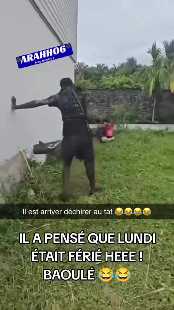 En même temps, si il pensait que c'était férié Lundi...