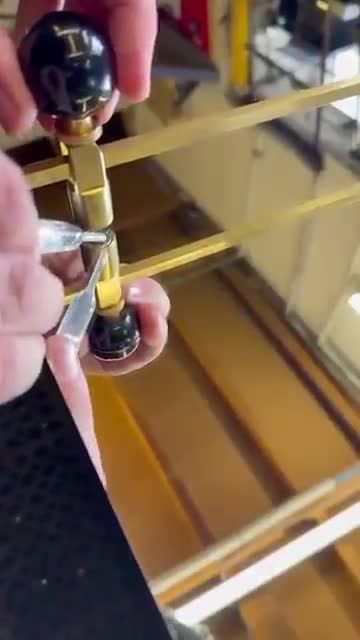 C'est tout un art: La découpe du verre.