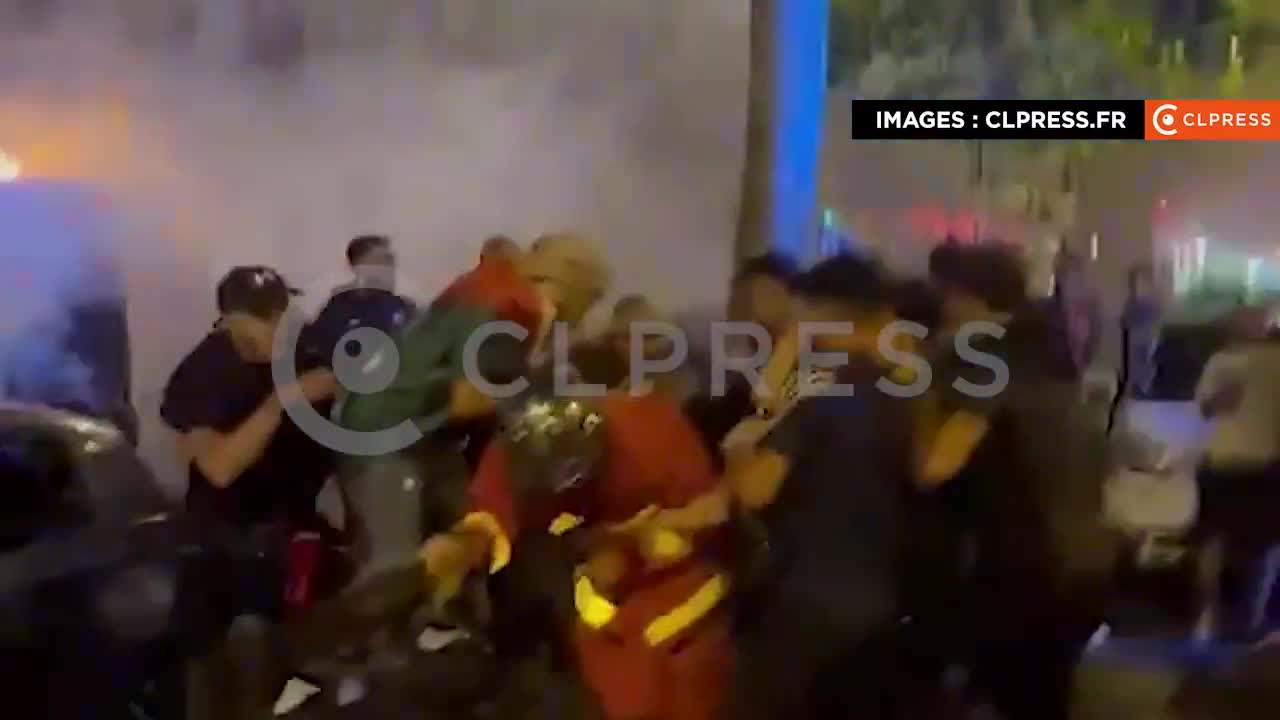 Un pompier agressé sexuellement sur les Champs-Élysées