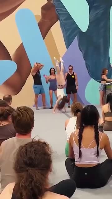 Concours de fesses enjouées