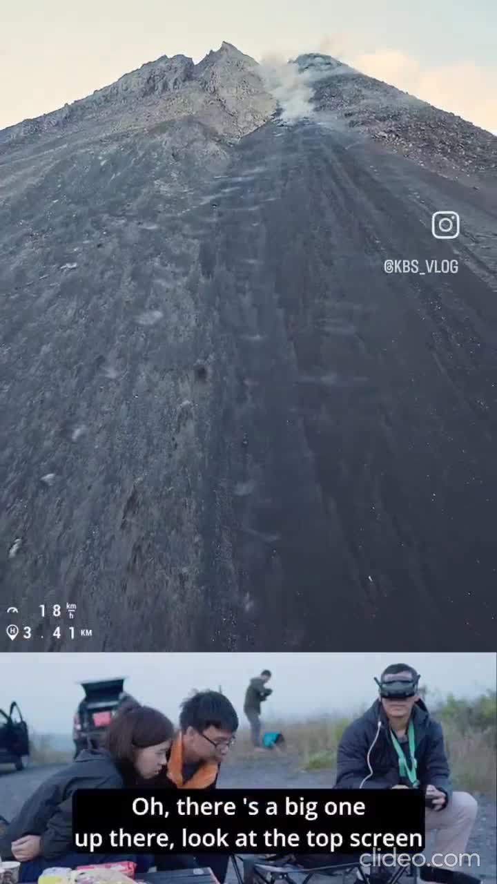 En FPV drone, sur le flanc du Volcan Merapi; en Indonésie.