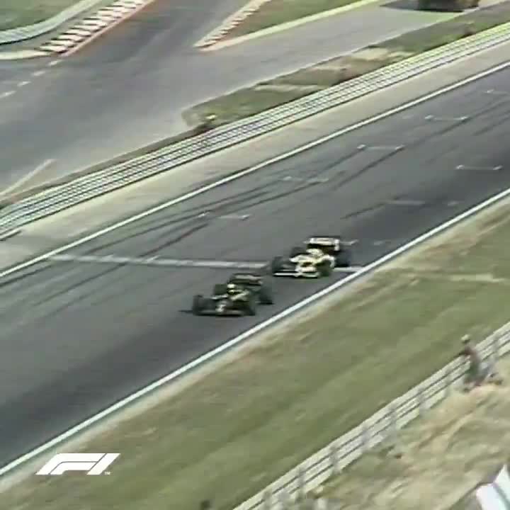 Le 10 août 1986, il y a 39 ans... Nelson Piquet se permet un dépassement audacieux et spectaculaire sur Ayrton Senna pour prendre la tête et remporte la victoire !