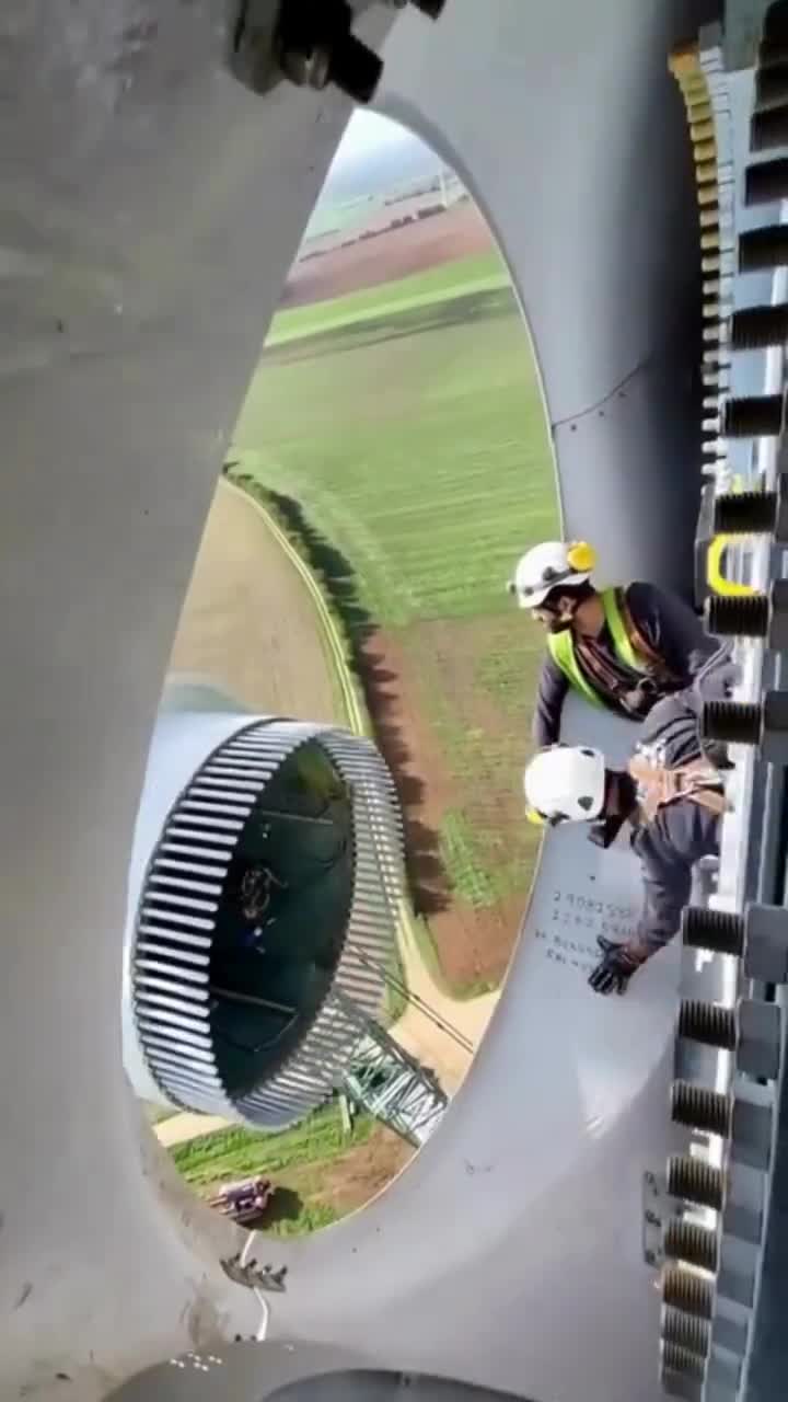 Emboitement de pale d'éolienne.