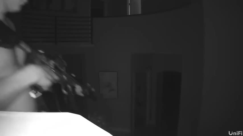 Un homme abat un intrus entré chez lui en pleine nuit