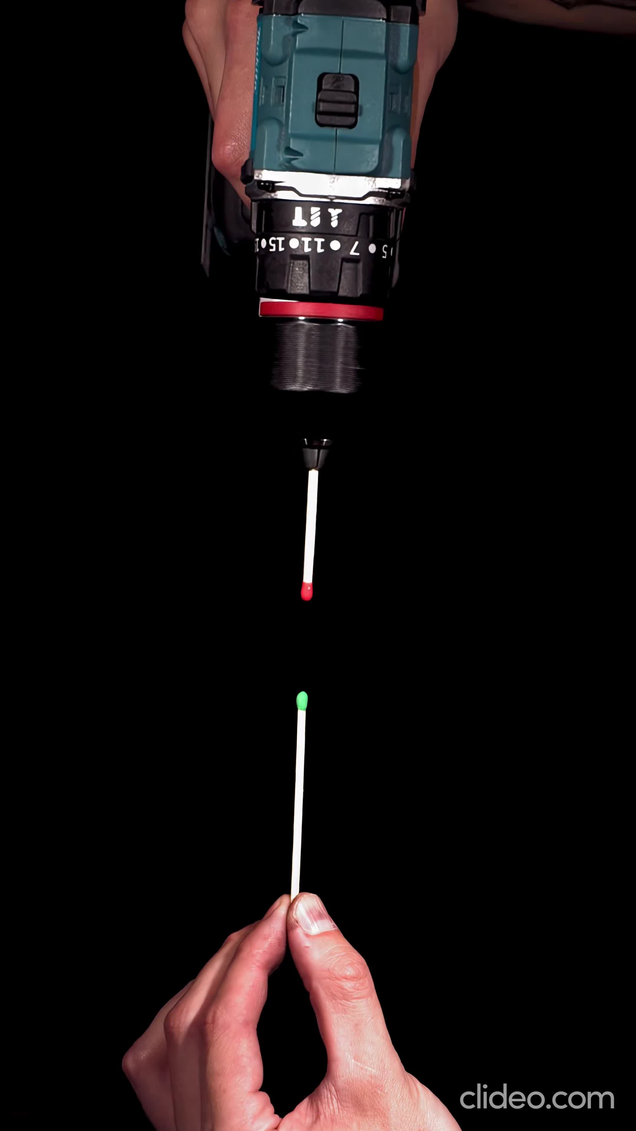 Allumette contre allumette rotative.