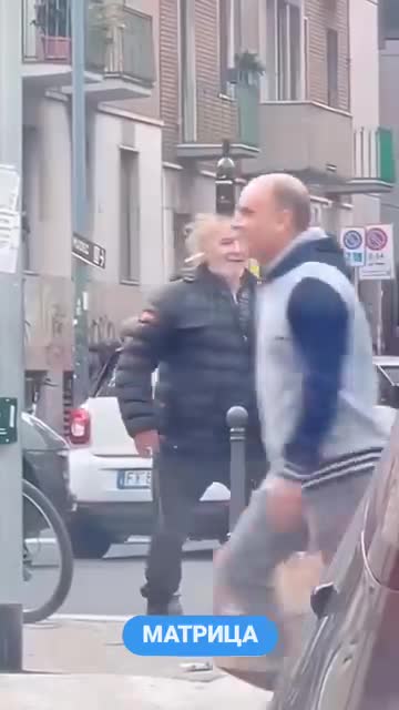 Pilule rouge ou pilule bleu ? eux ont pris les deux...