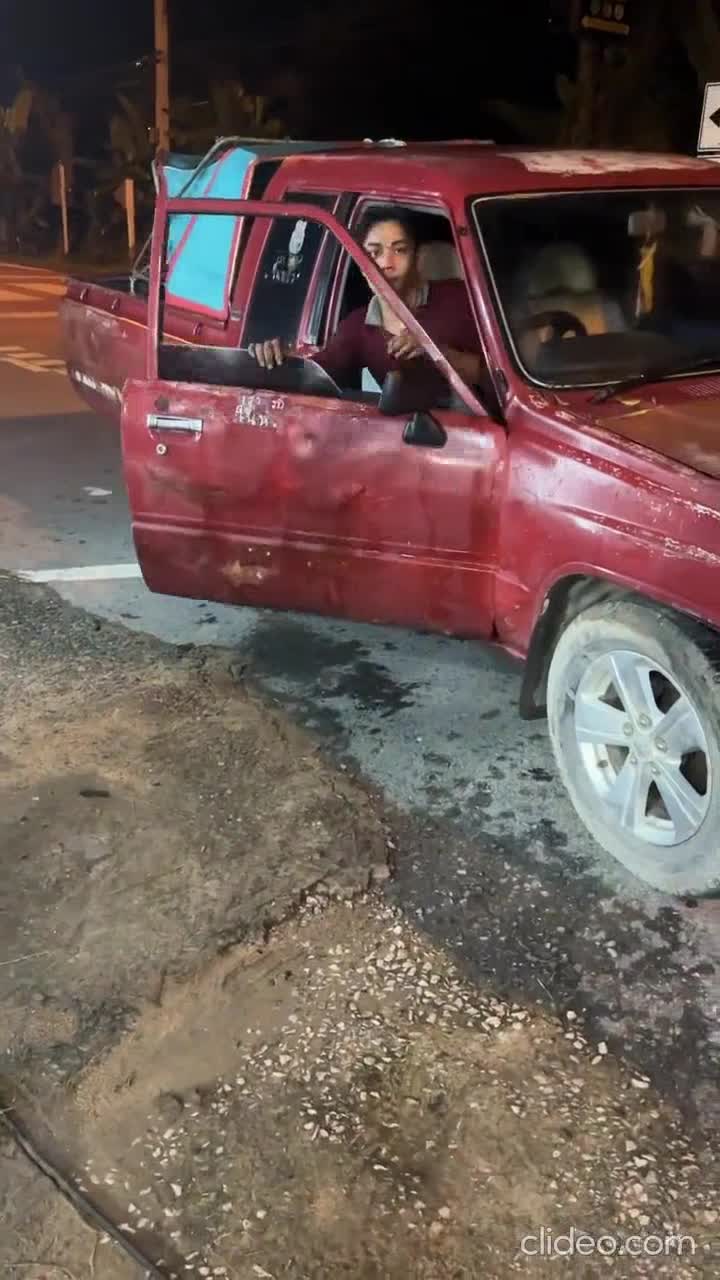 Guète l'auto ! jamais sucé mon copain, Contrôle Technique OK !