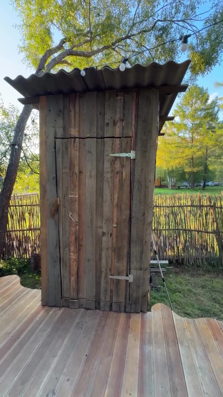 Ta tete quand on te dit que les chiottes sont au fond du jardin .