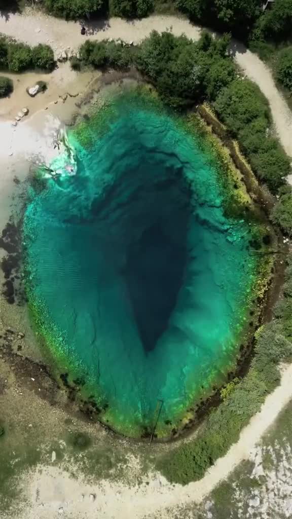 La chatte à ta mère vu du ciel