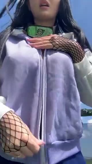 Atomicbrunette18's tetten