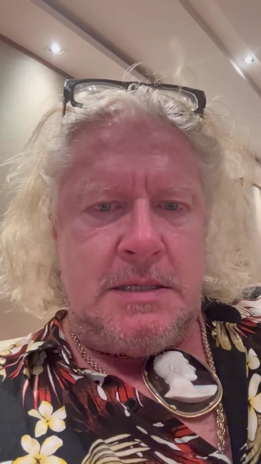 Chalençon a un message à faire passer aux braqueurs du Louvre.